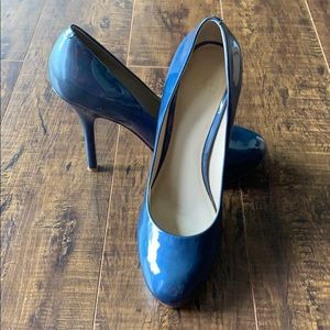 Joan & David ‘Flipp’ Iridescent Platform